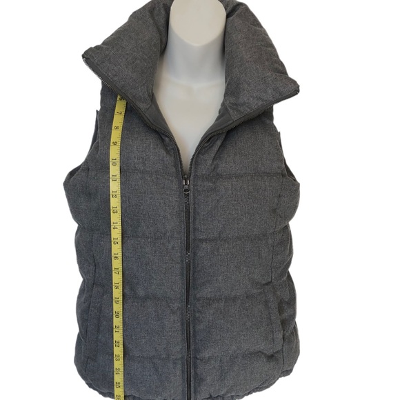 Tweedt Gray Puffer Coat Vest Full Zip front pockets Classic Vest Small Old Navy - Picture 7 of 11